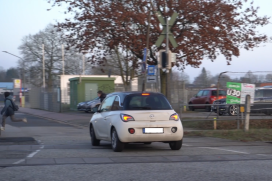 Video-Ausschnitt Schulverkehr Kreuzung Bahnstraße Buchenweg Bild 2